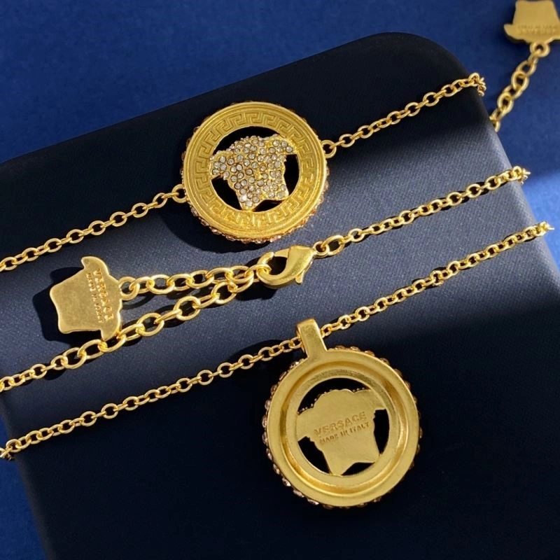 Trendsetting Versace Bracelets 209622