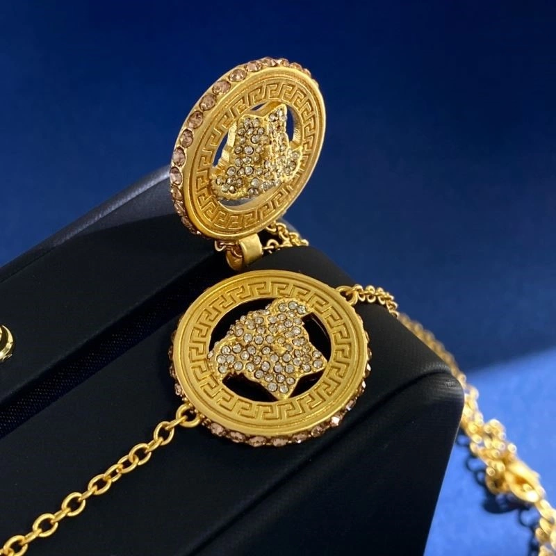 Trendsetting Versace Bracelets 209622