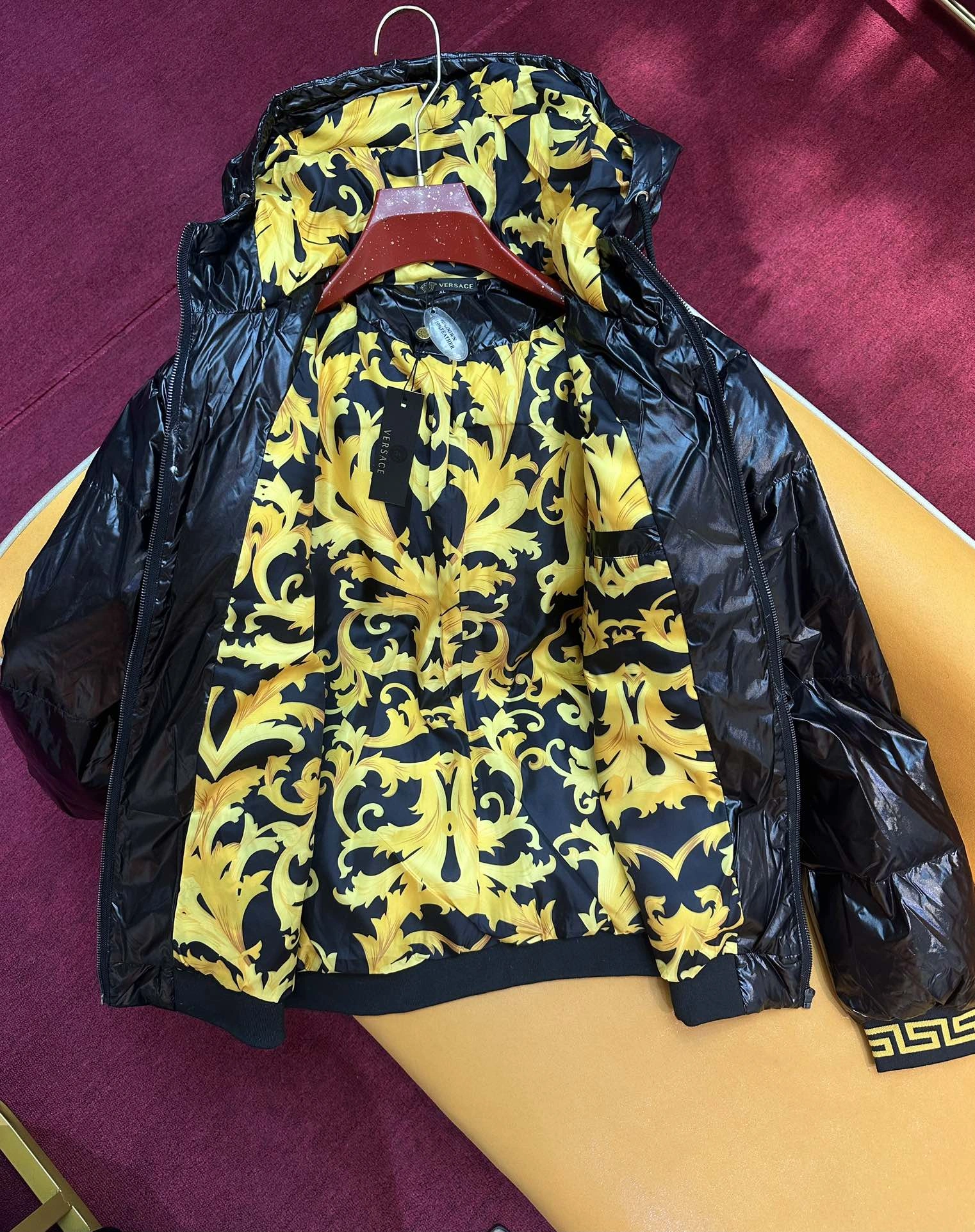 Versace Down Jackets Chic 175785
