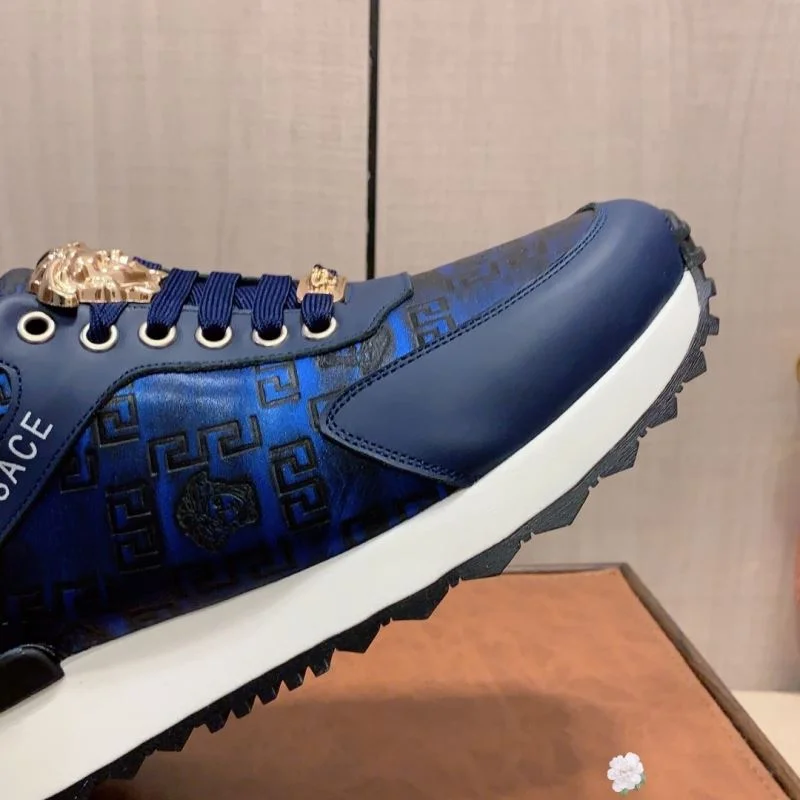 Bold Versace Low Shoes 37325