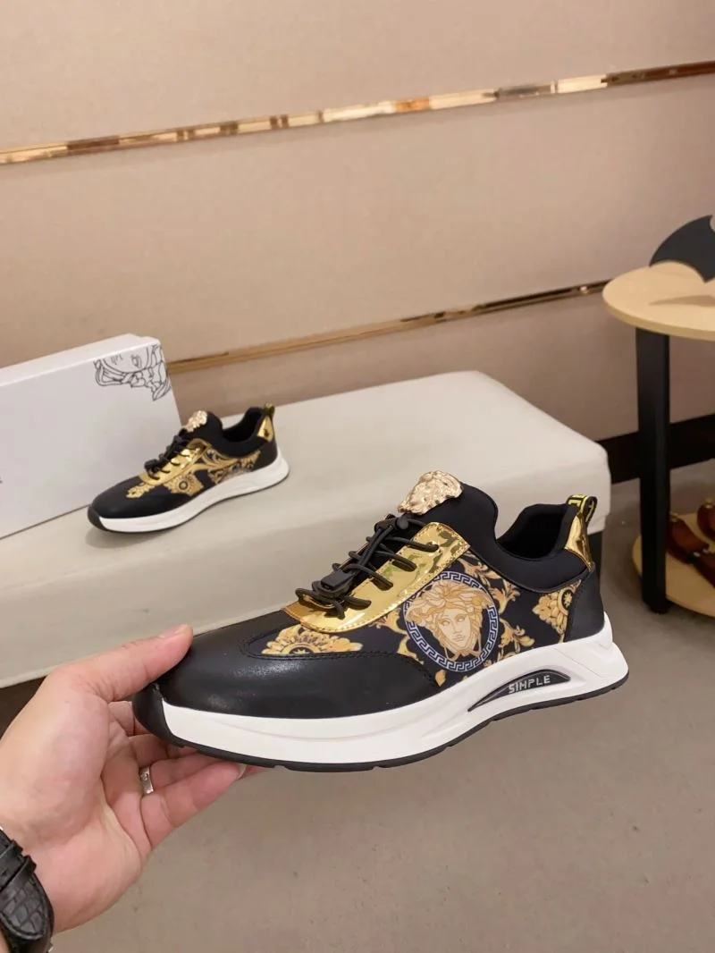 Stylish Versace Low Shoes 37525