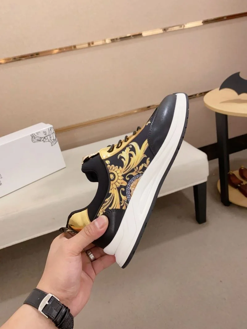Stylish Versace Low Shoes 37525