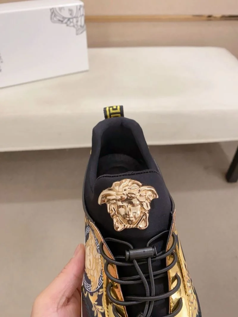 Stylish Versace Low Shoes 37525