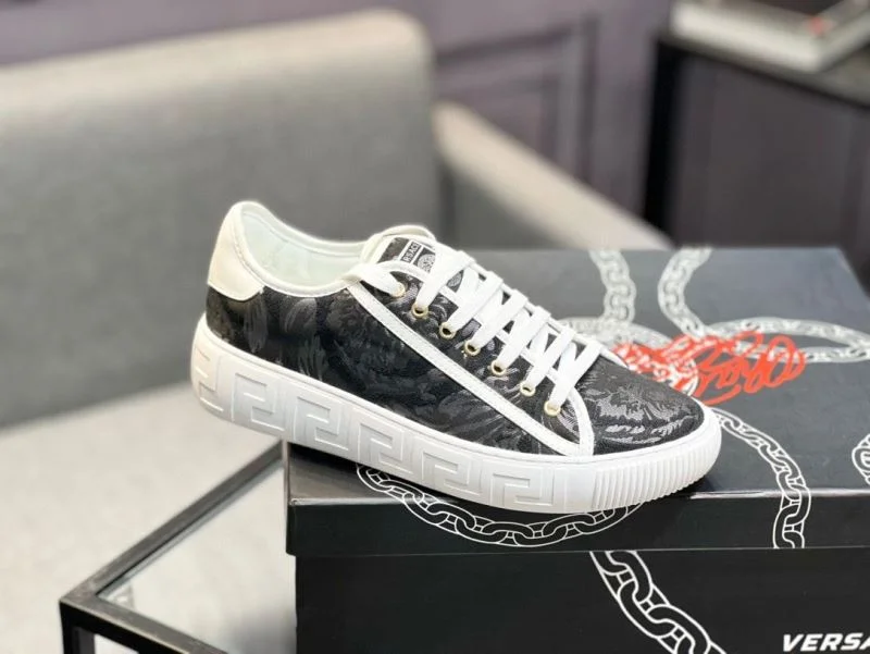 Versace Low Shoes Durable 37537