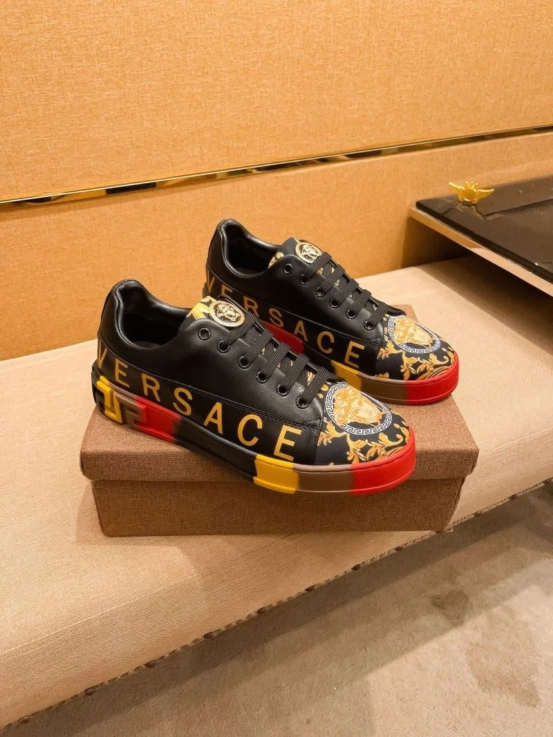 Stylish Versace Low Shoes 37497