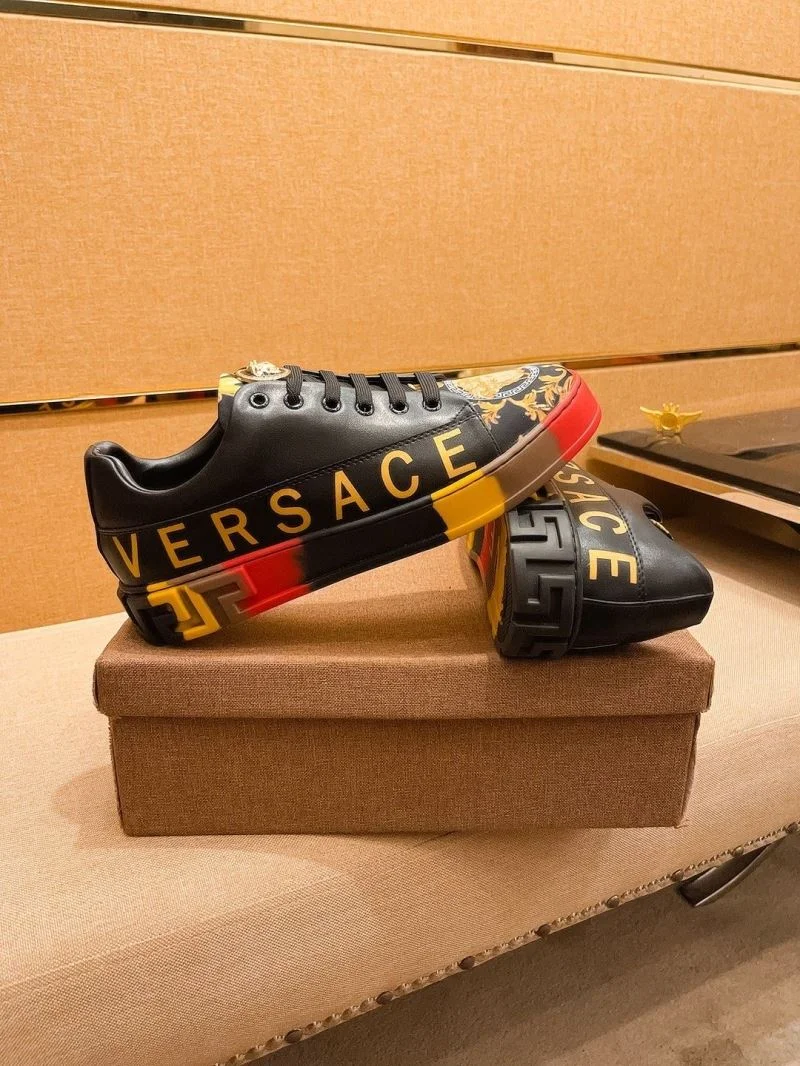 Stylish Versace Low Shoes 37497