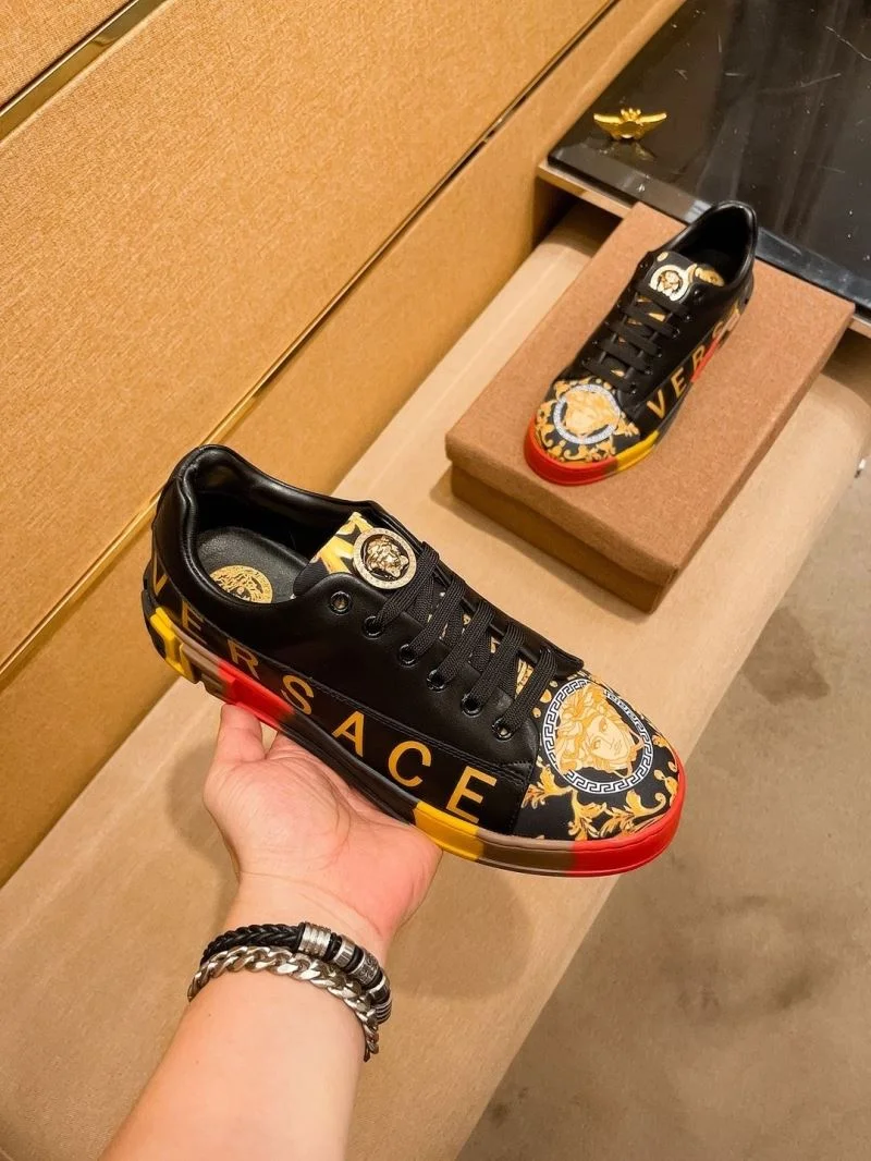 Stylish Versace Low Shoes 37497
