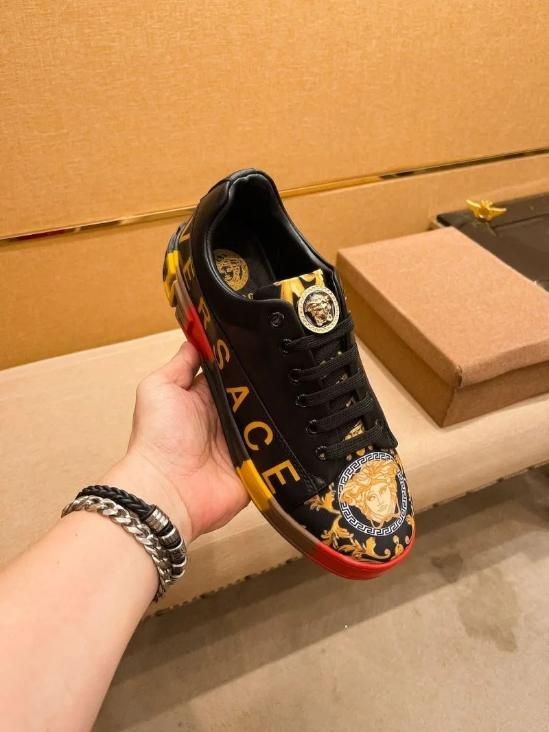 Stylish Versace Low Shoes 37497
