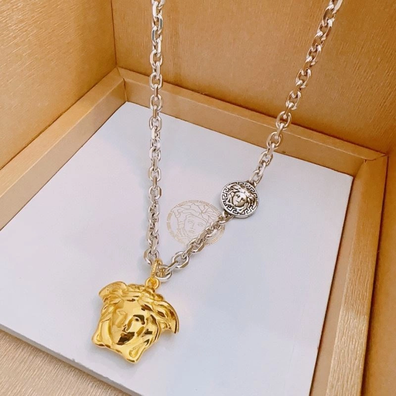 Sporty Versace Necklaces 214426