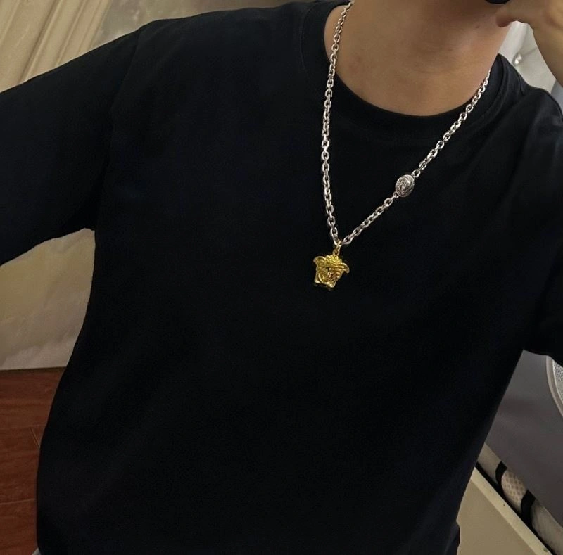 Sporty Versace Necklaces 214426