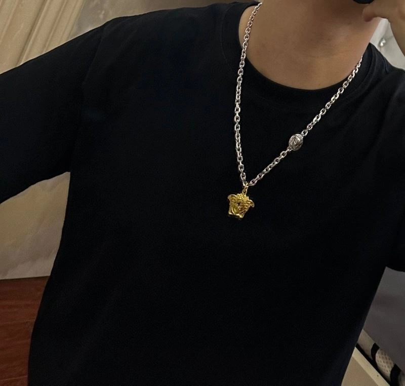 Sporty Versace Necklaces 214426