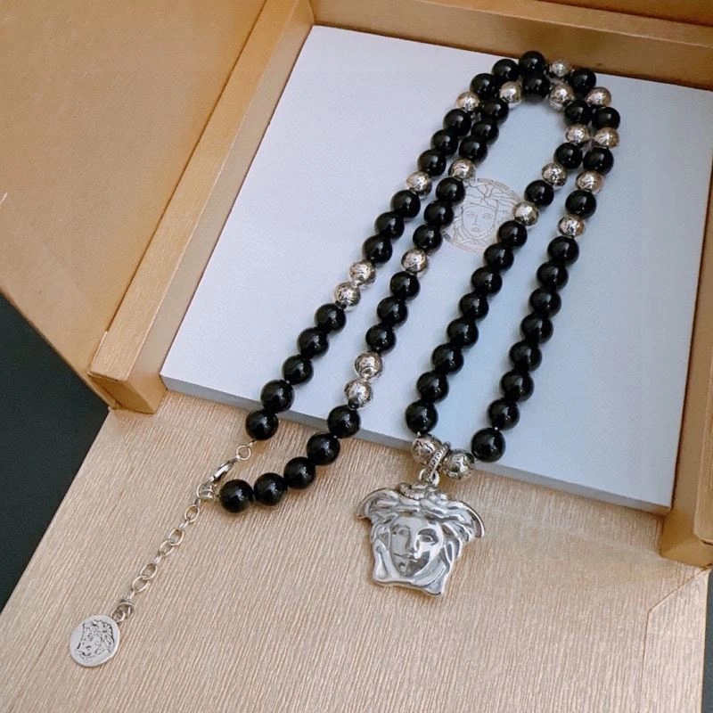 Snug Versace Necklaces 211608