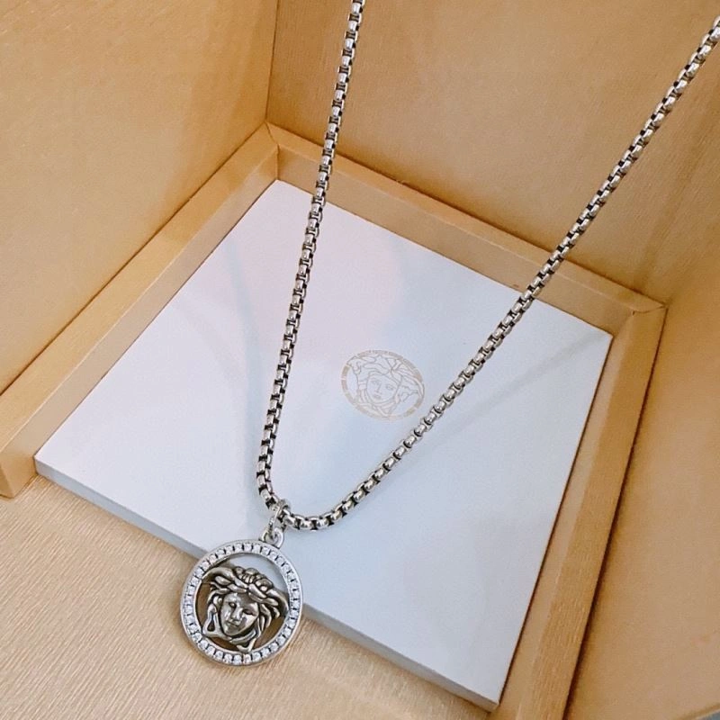 Elegant Versace Necklaces 211606