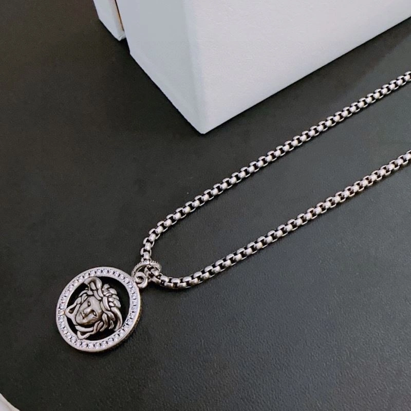 Elegant Versace Necklaces 211606