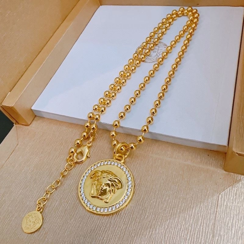 Trendsetting Versace Necklaces 211013
