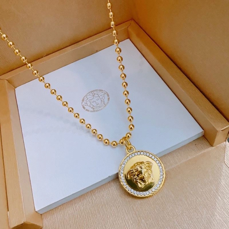 Trendsetting Versace Necklaces 211013