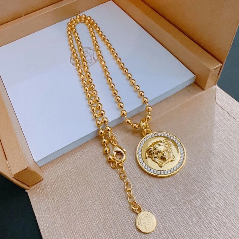 Trendsetting Versace Necklaces 211013