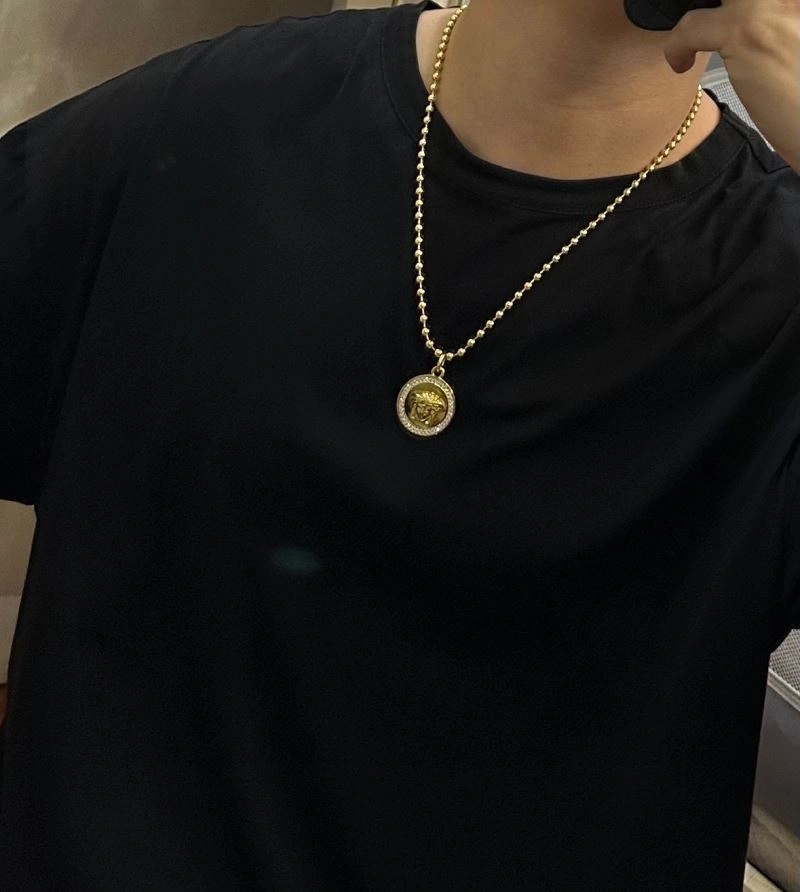 Trendsetting Versace Necklaces 211013