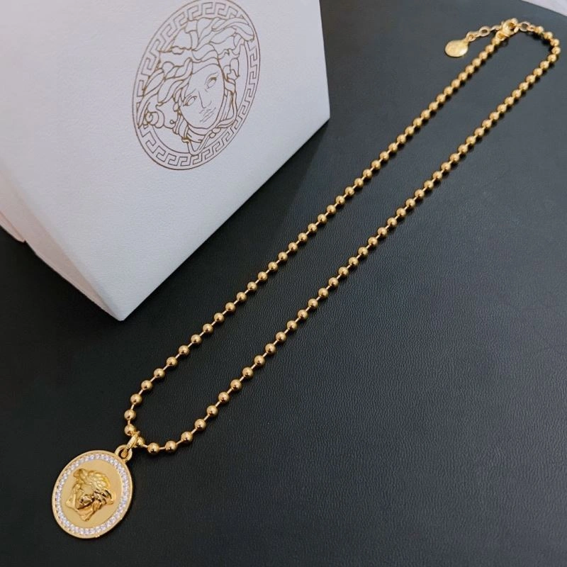 Trendsetting Versace Necklaces 211013