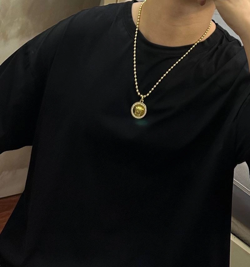 Trendsetting Versace Necklaces 211013