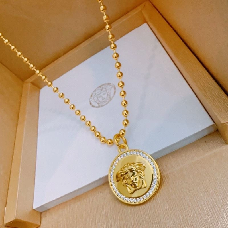 Trendsetting Versace Necklaces 211013