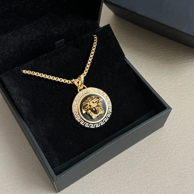 Versace Necklaces Sophisticated 208996