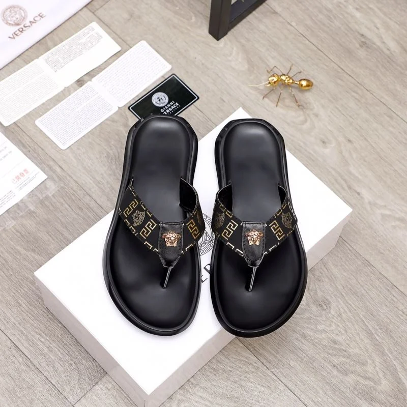 Versace Slippers Attractive 37259