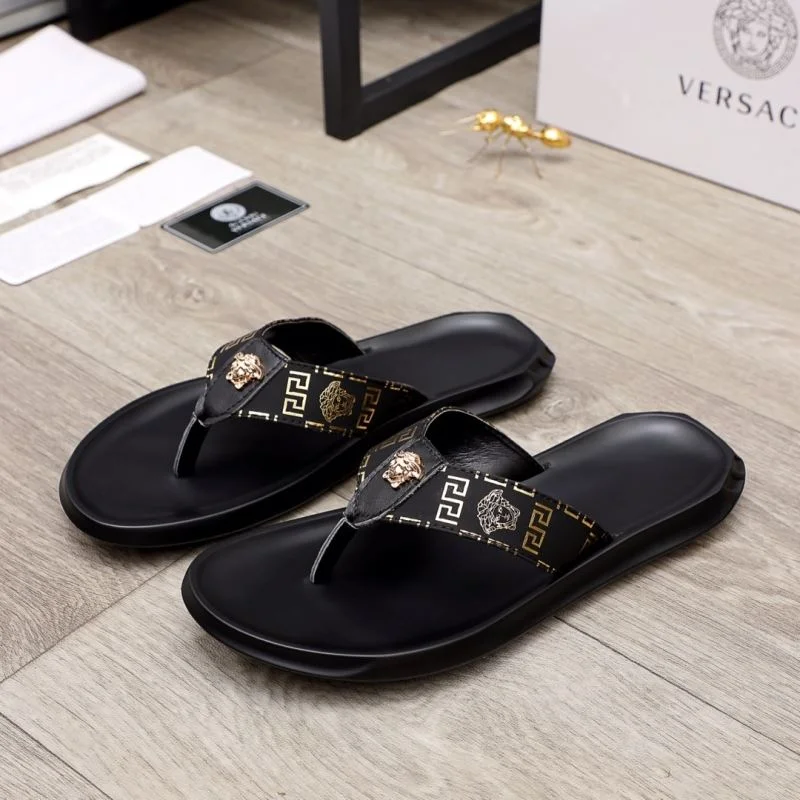 Versace Slippers Attractive 37259