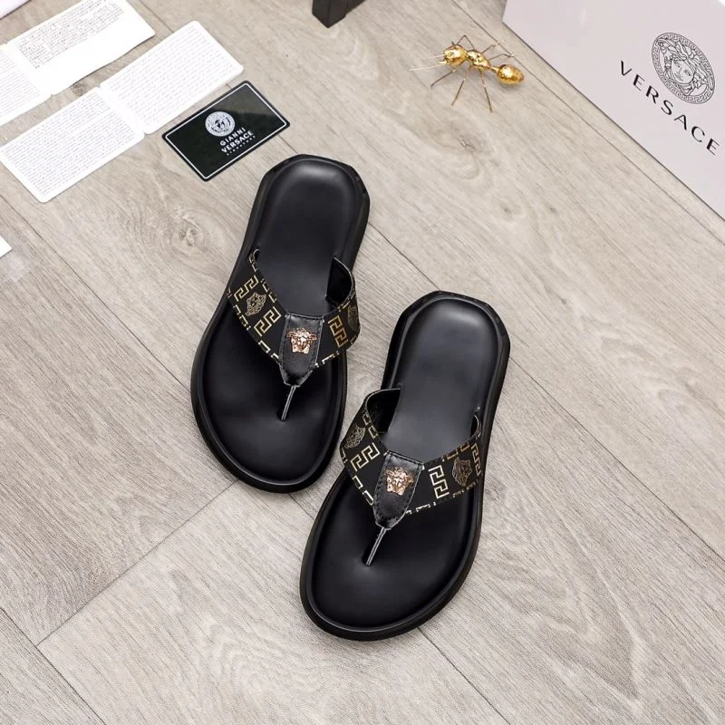 Versace Slippers Attractive 37259