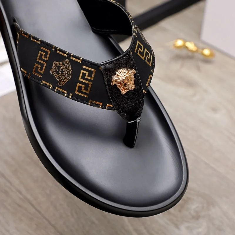 Versace Slippers Attractive 37259