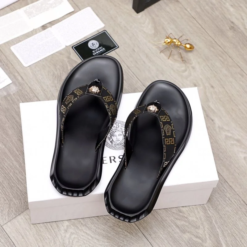 Versace Slippers Attractive 37259