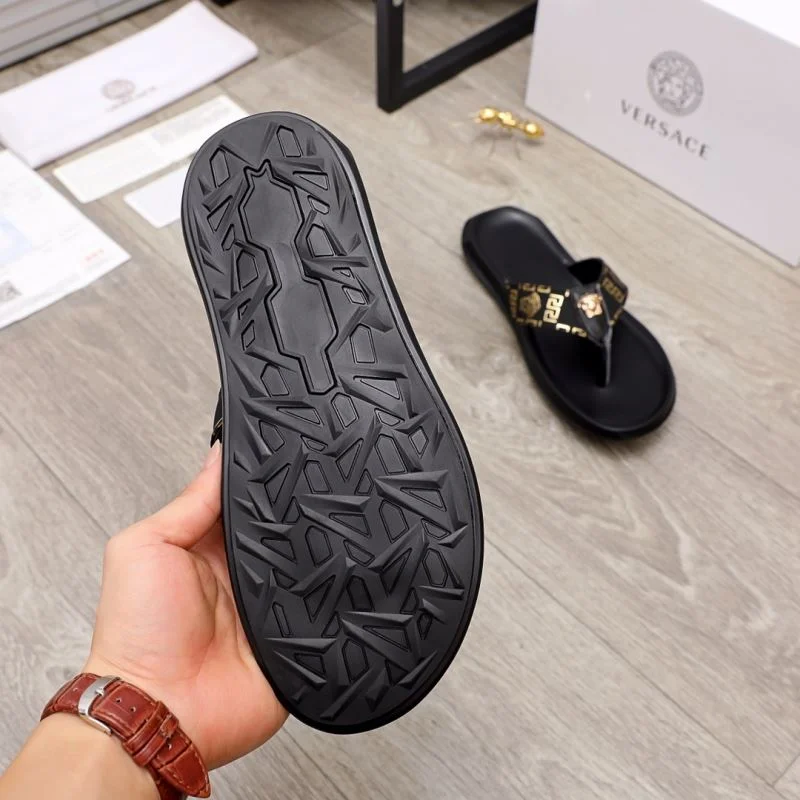 Versace Slippers Attractive 37259
