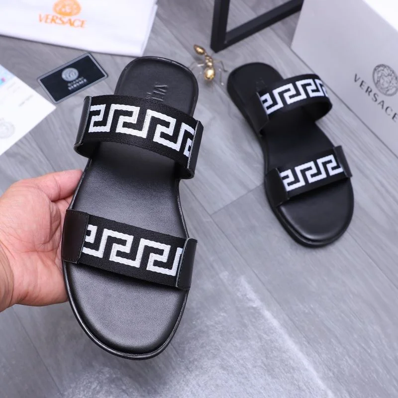 Comfortable Versace Slippers 37228