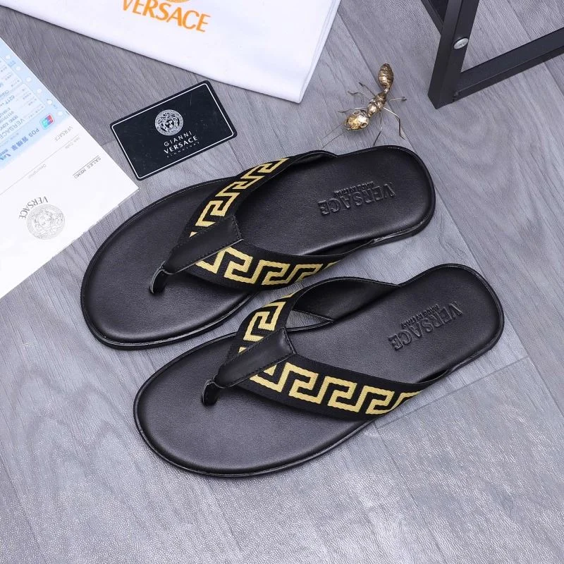 Versace Slippers Attractive 37225