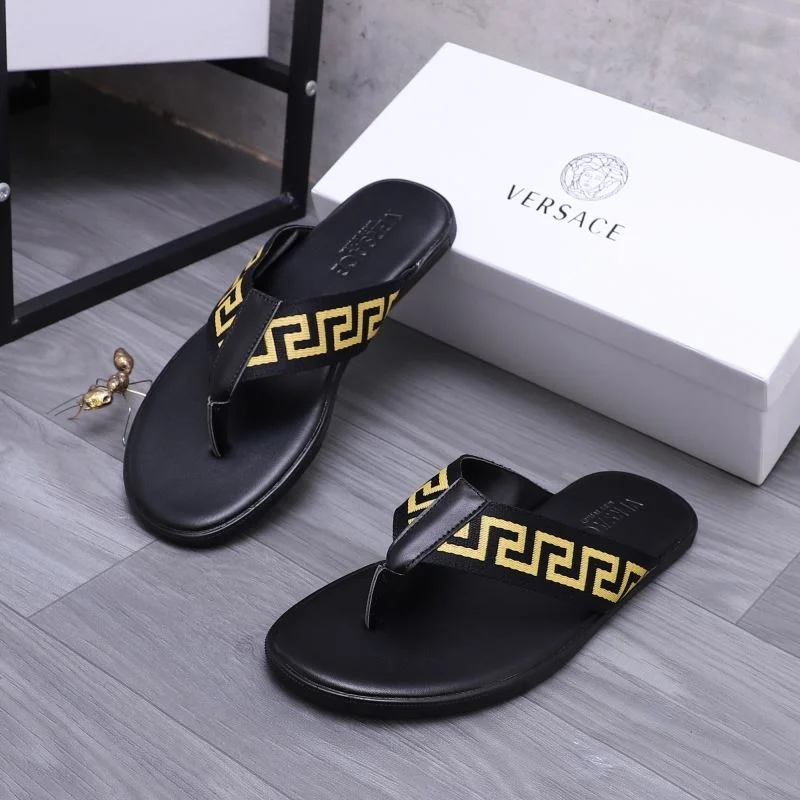 Versace Slippers Attractive 37225