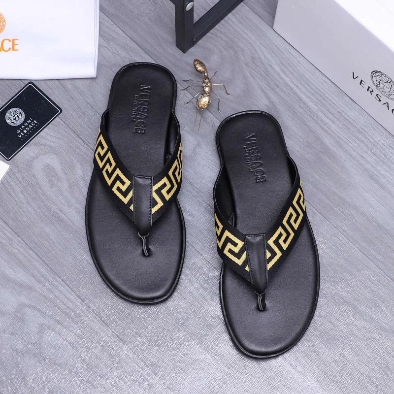 Versace Slippers Attractive 37225