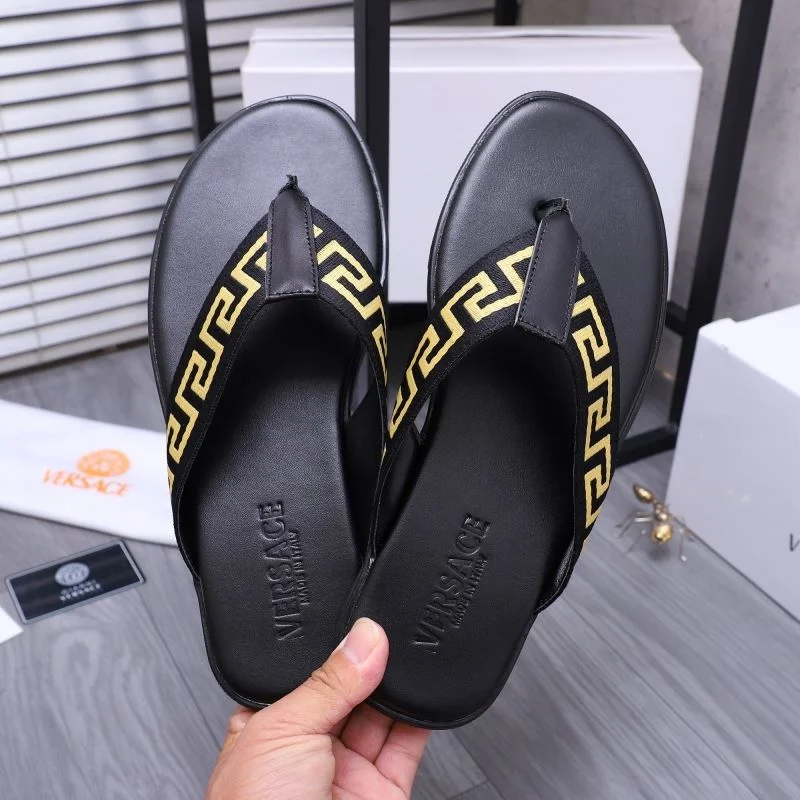 Versace Slippers Attractive 37225