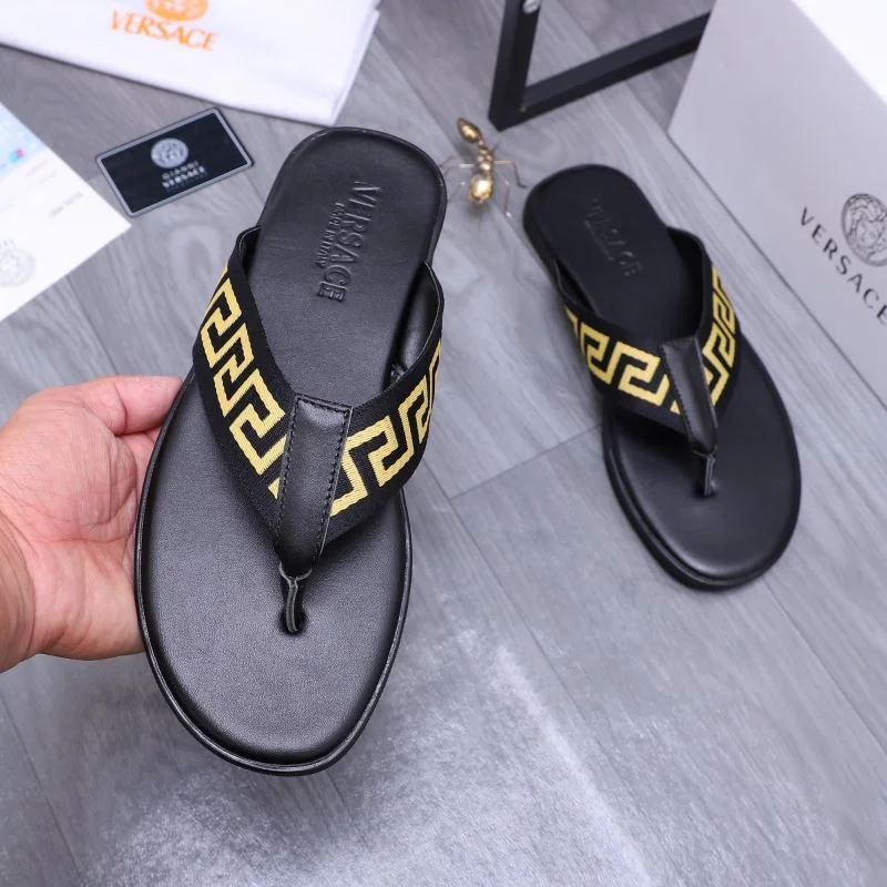 Versace Slippers Attractive 37225