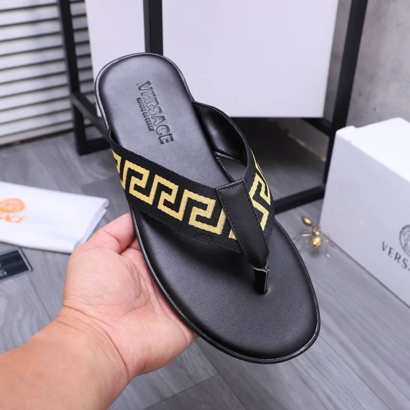 Versace Slippers Attractive 37225