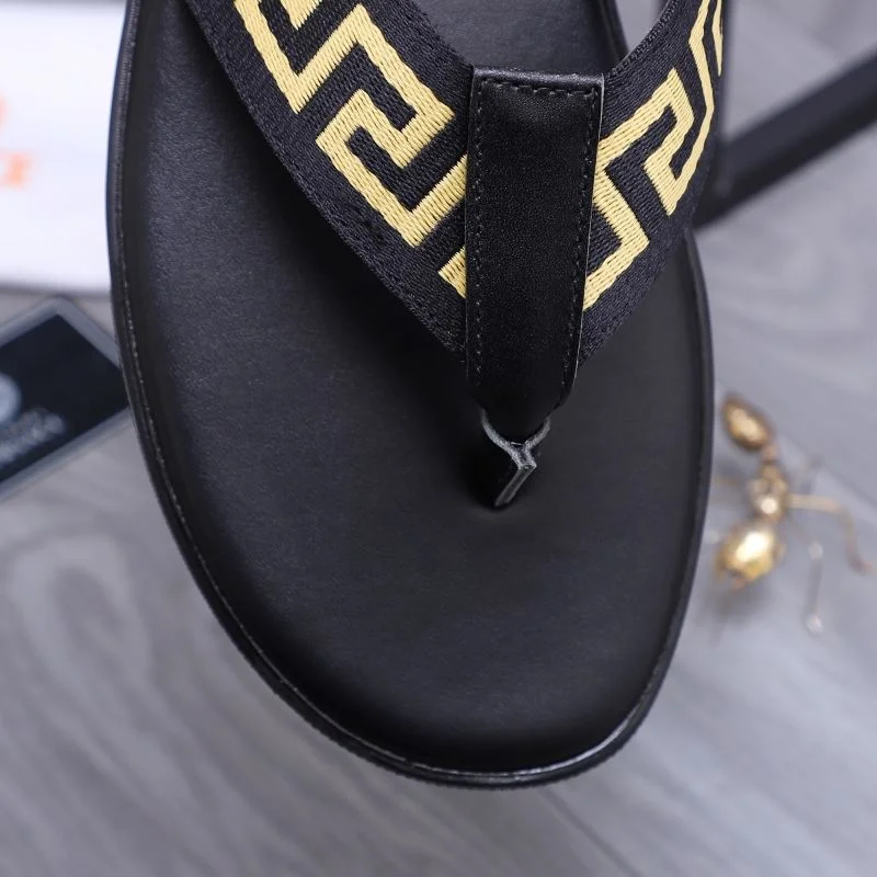 Versace Slippers Attractive 37225