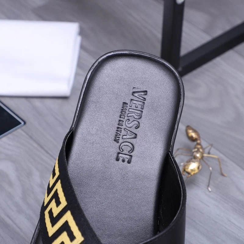 Versace Slippers Attractive 37225
