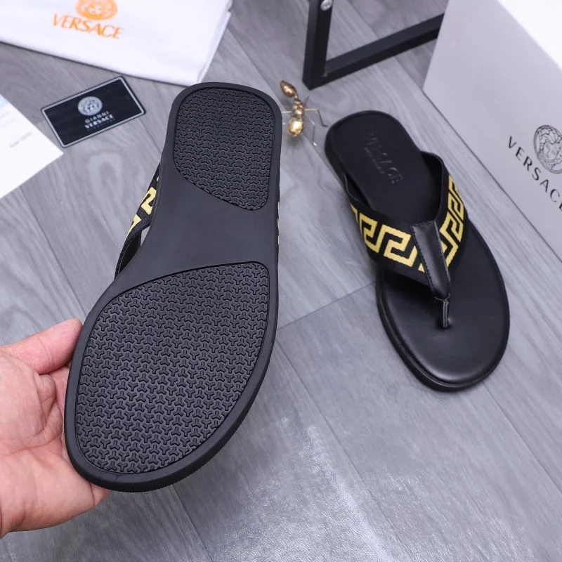 Versace Slippers Attractive 37225