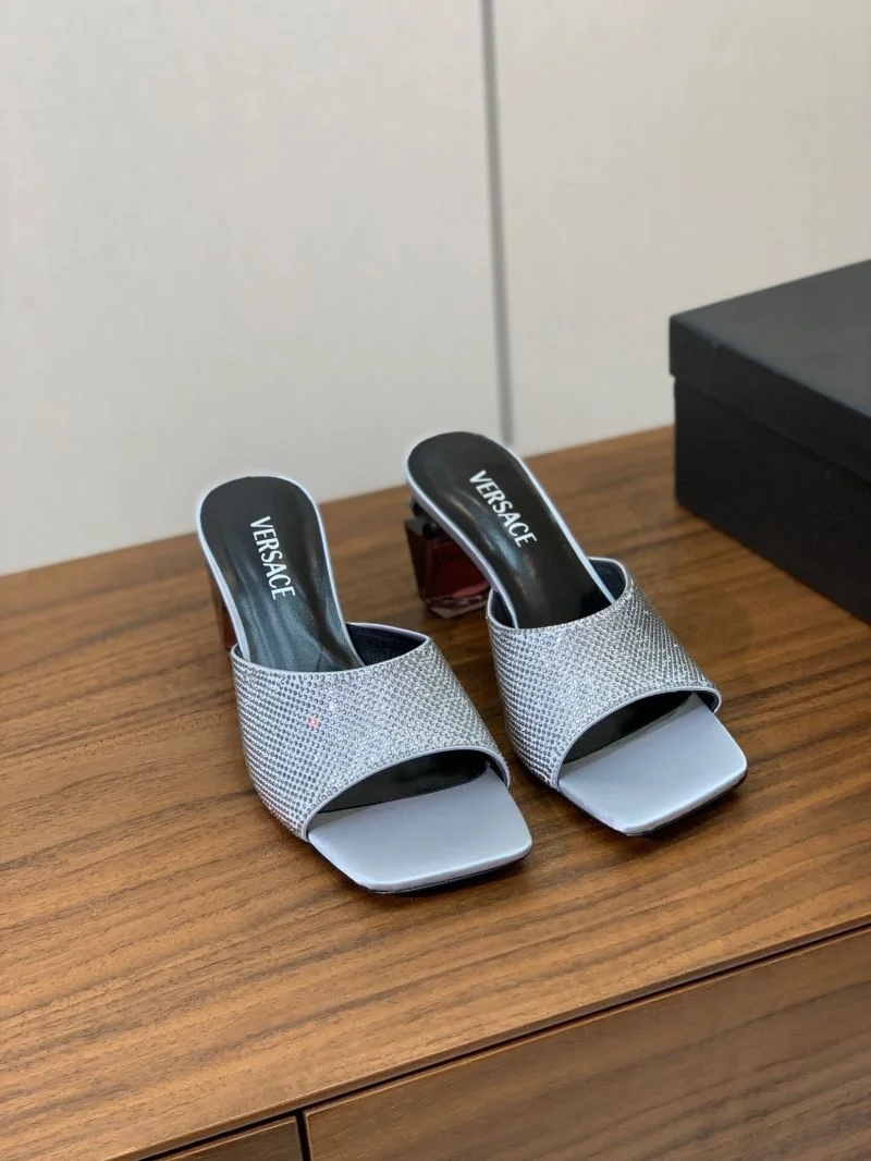 Minimalist Versace Slippers 37411