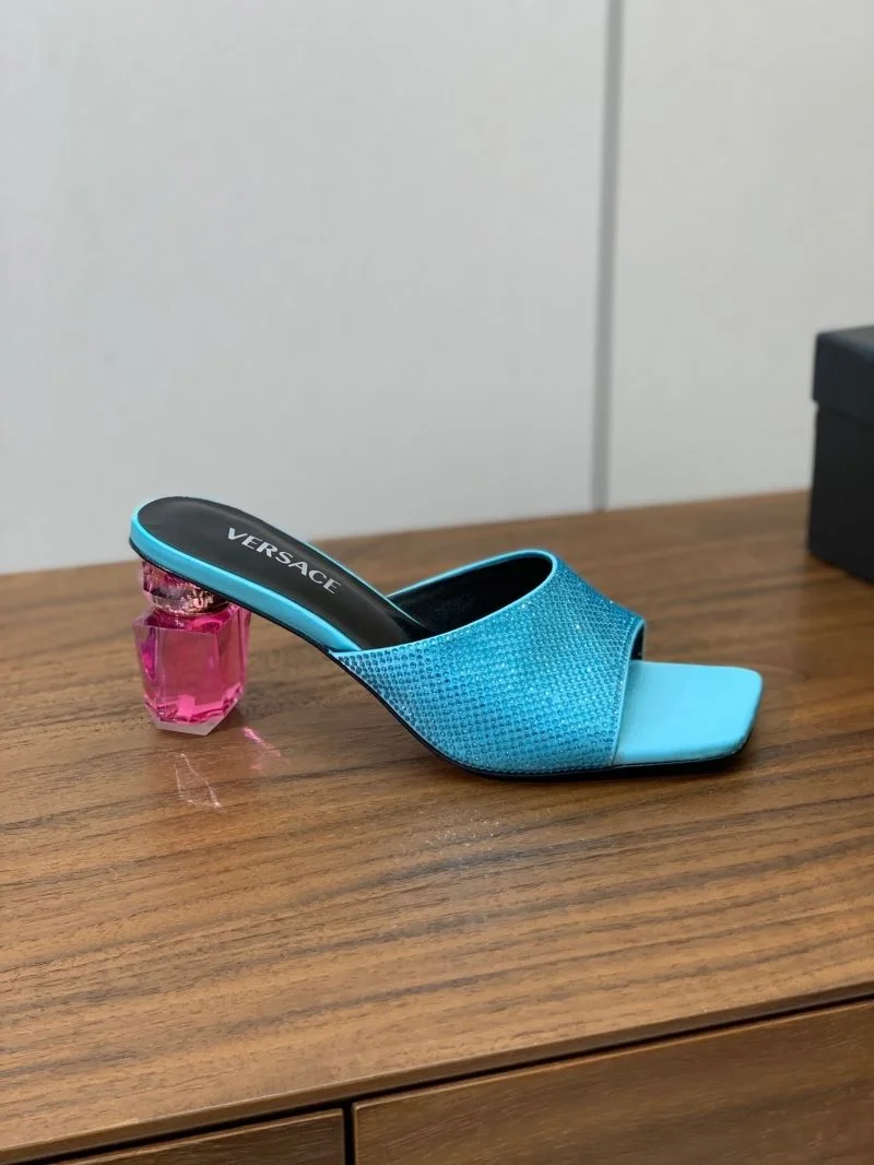 Versace Slippers Fashionable 37409