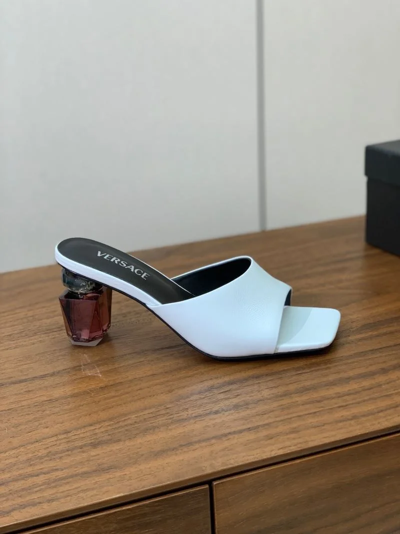 Versace Slippers Unique 37427