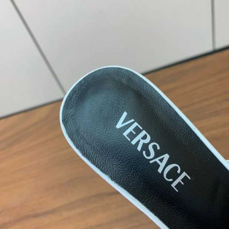 Versace Slippers Unique 37427