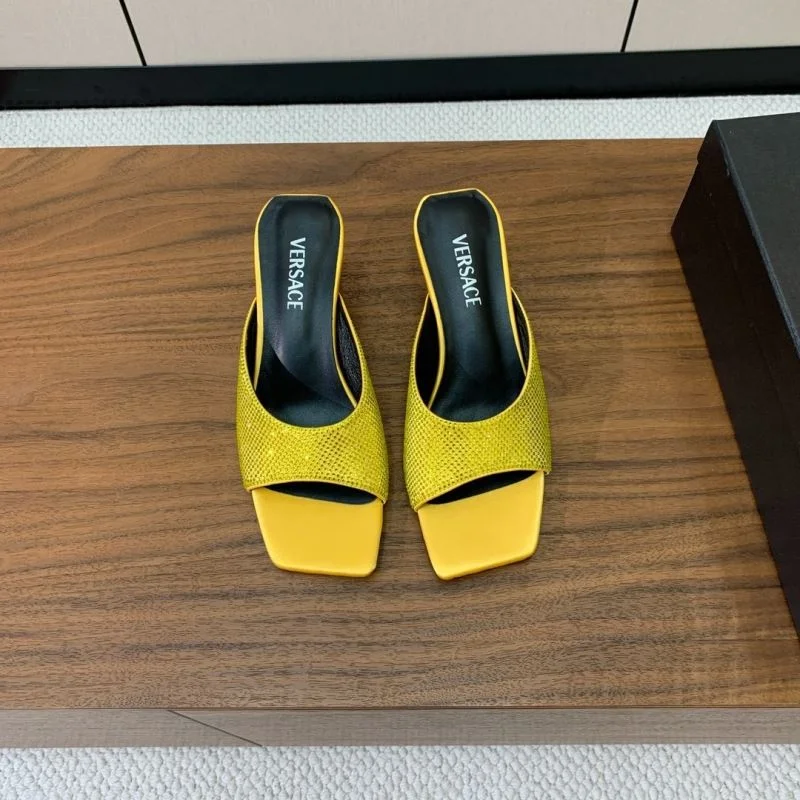 Versace Slippers Sleek 37404