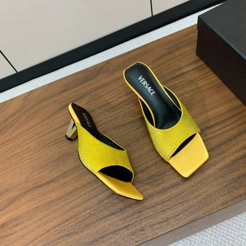 Versace Slippers Sleek 37404