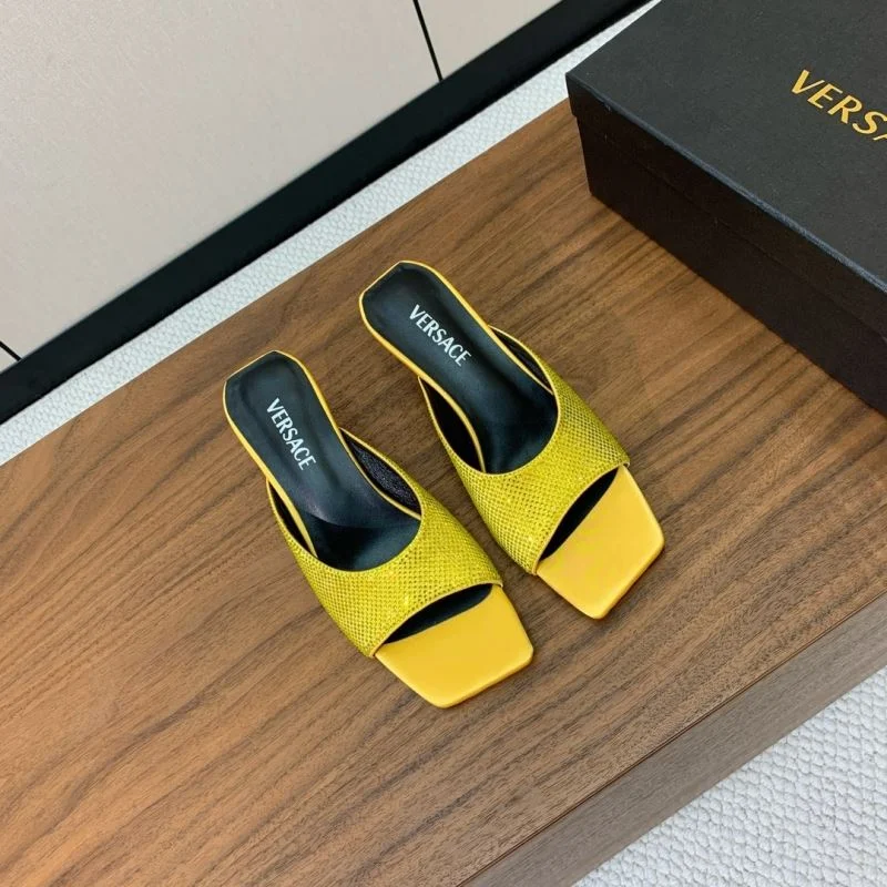 Versace Slippers Sleek 37404