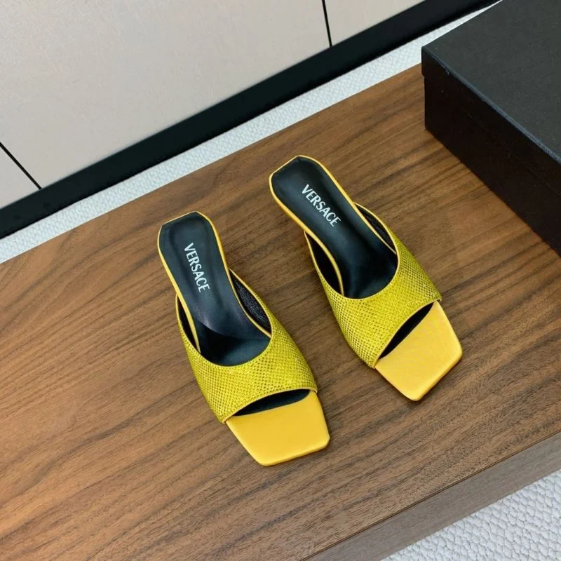 Versace Slippers Sleek 37404